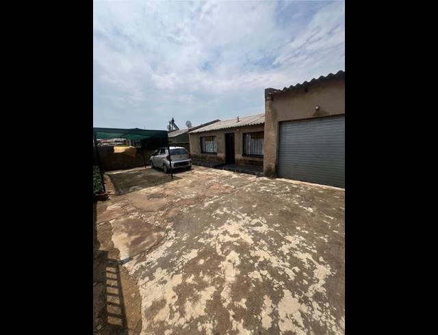 6 BEDROOM HOUSE FOR SALE IN TEMBISA CENTRAL